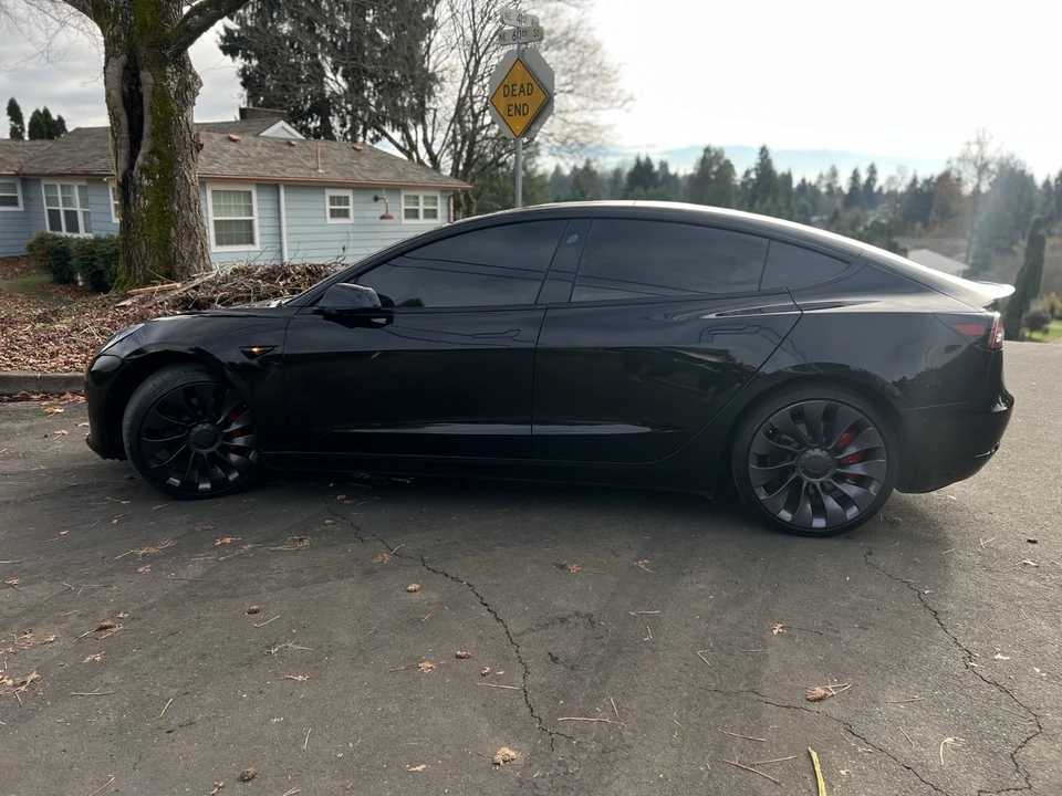 2021 Tesla Model 3 - Image 2 of 17