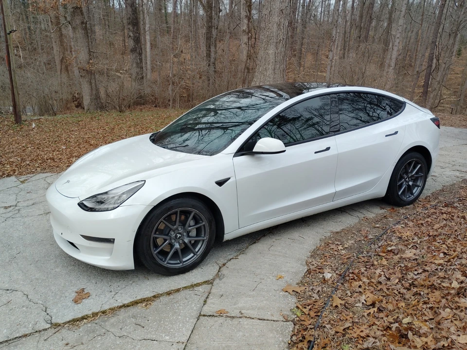 2021 Tesla Model 3 - Image 2 of 13