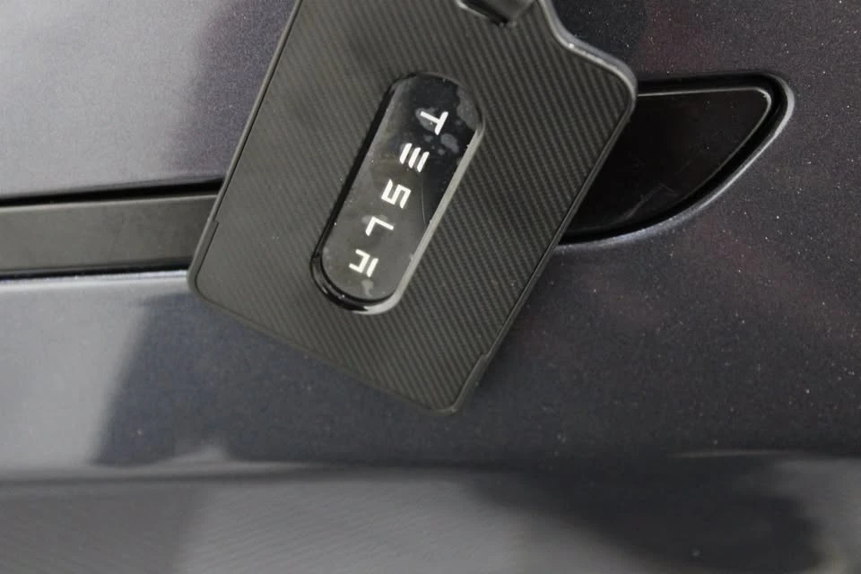 2021 Tesla Model 3 - Image 17 of 20
