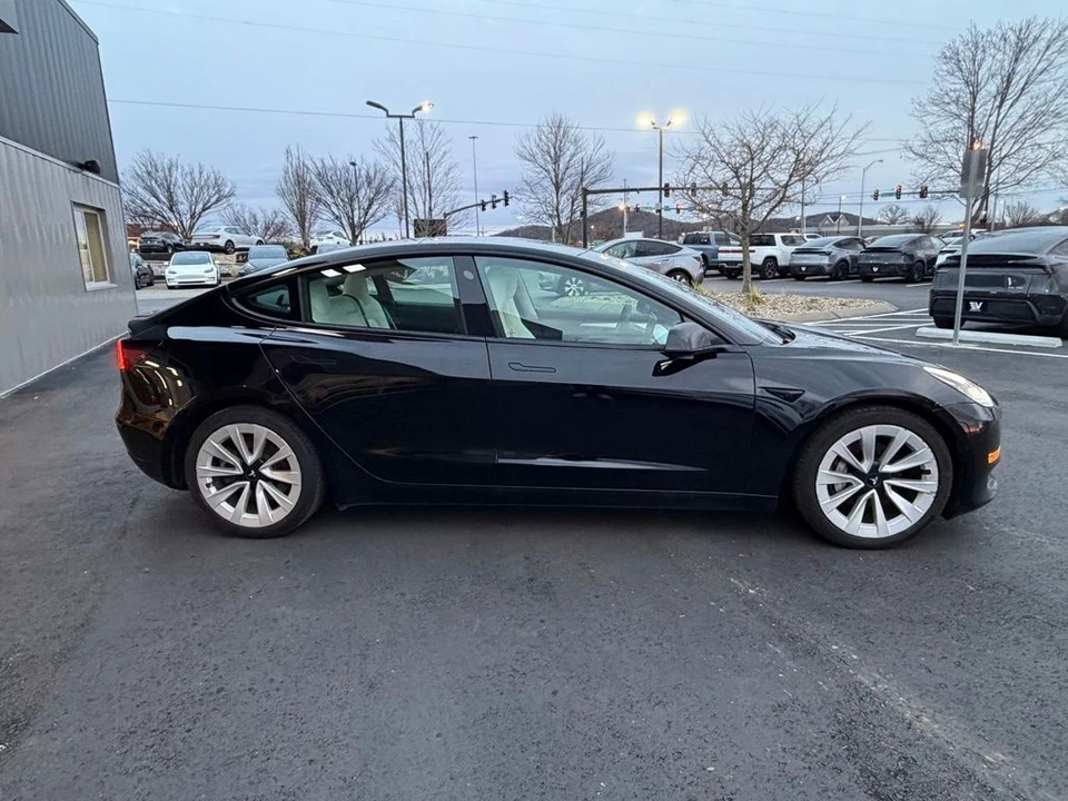 2021 Tesla Model 3 - Image 3 of 12