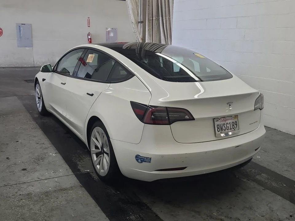 2021 Tesla Model 3 - Image 2 of 21