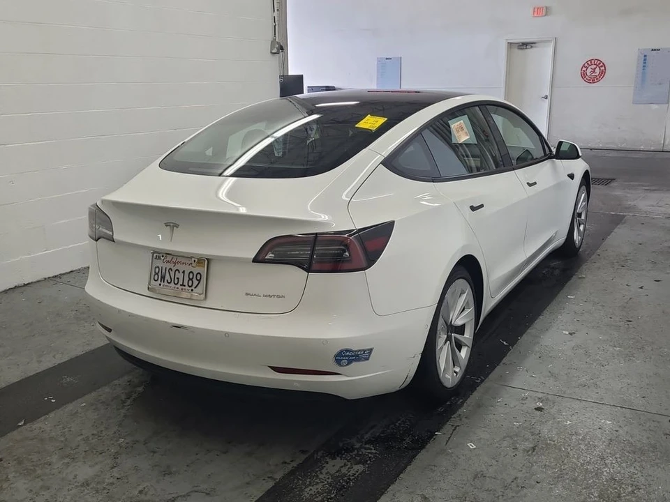 2021 Tesla Model 3 - Image 4 of 10