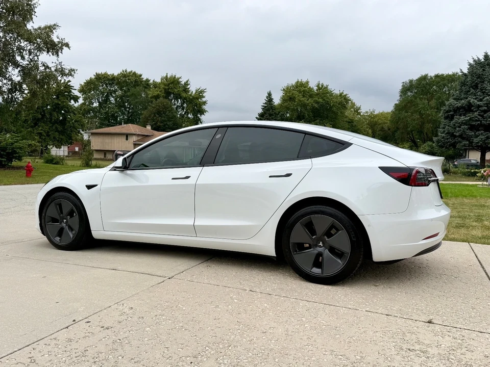 2021 Tesla Model 3 - Image 2 of 21