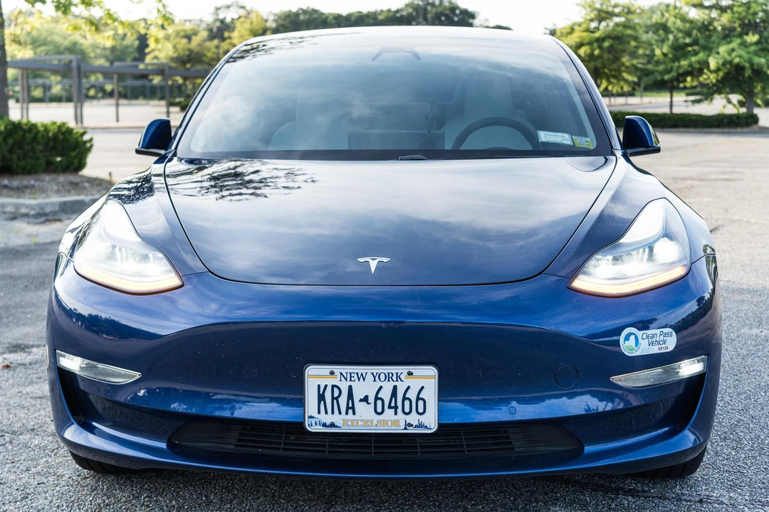 2021 Tesla Model 3 - Image 2 of 31