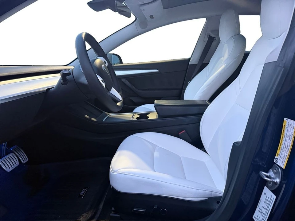 2021 Tesla Model 3 Performance - Image 13 of 21