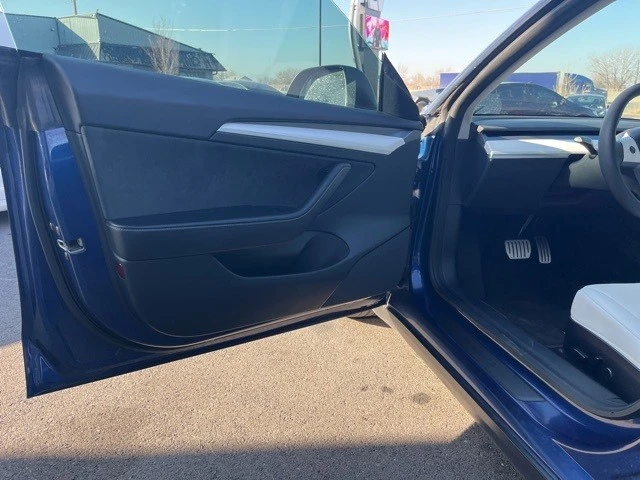2021 Tesla Model 3 Performance - Image 11 of 21