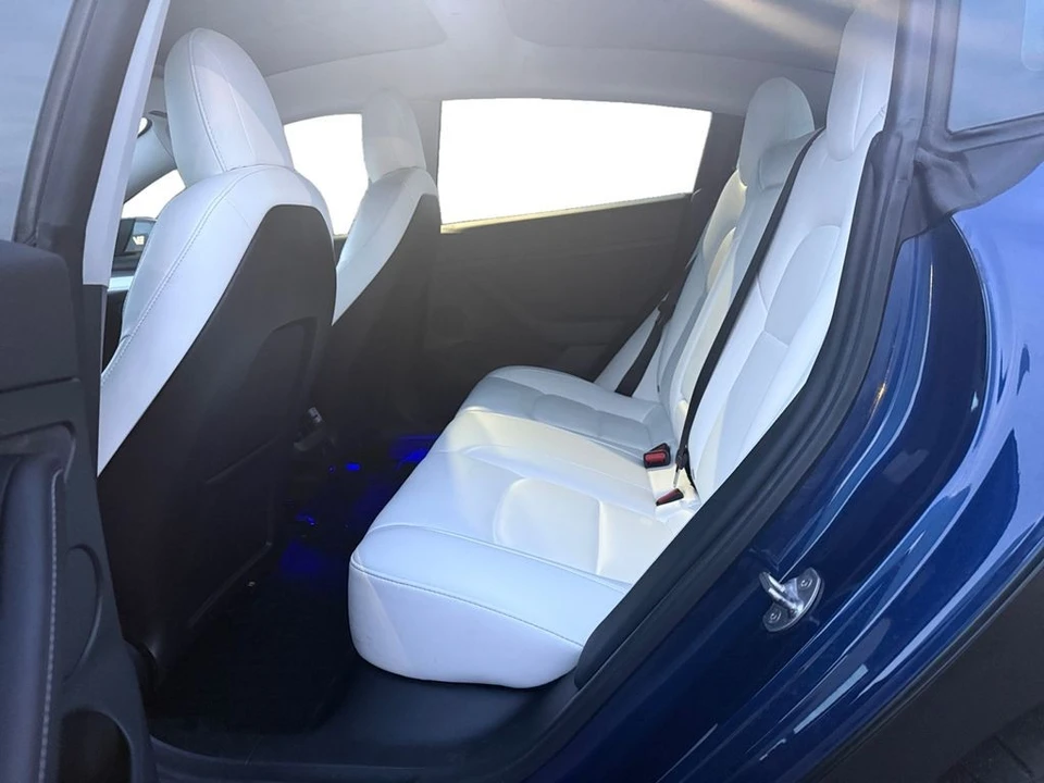 2021 Tesla Model 3 Performance - Image 16 of 21