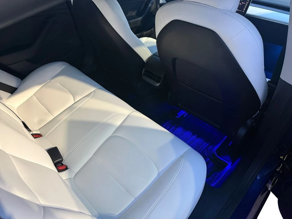 2021 Tesla Model 3 Performance - Image 19 of 21
