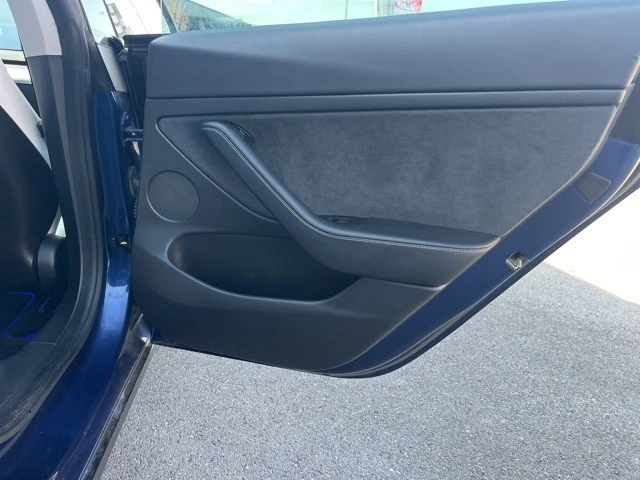 2021 Tesla Model 3 Performance - Image 19 of 21