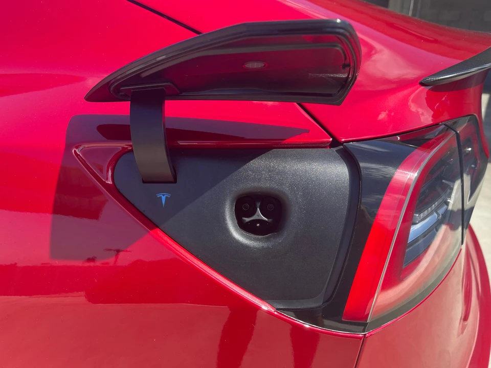 2021 Tesla Model 3 Performance - Image 30 of 31