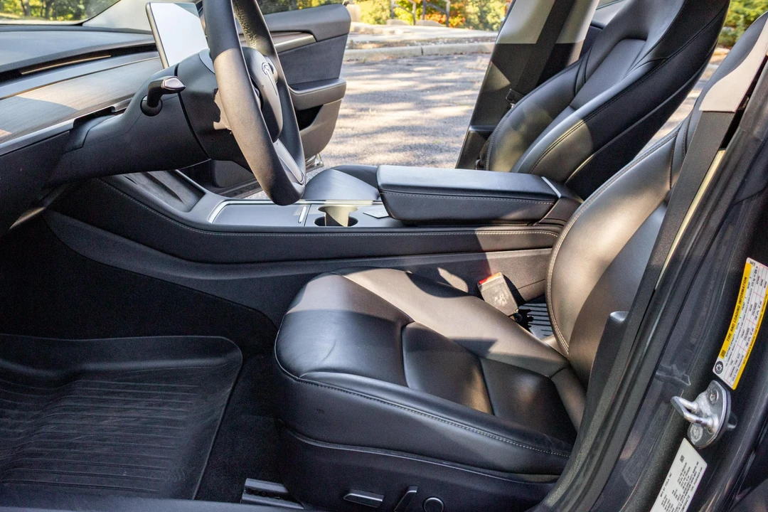 2021 Tesla Model 3 Performance - Image 23 of 31