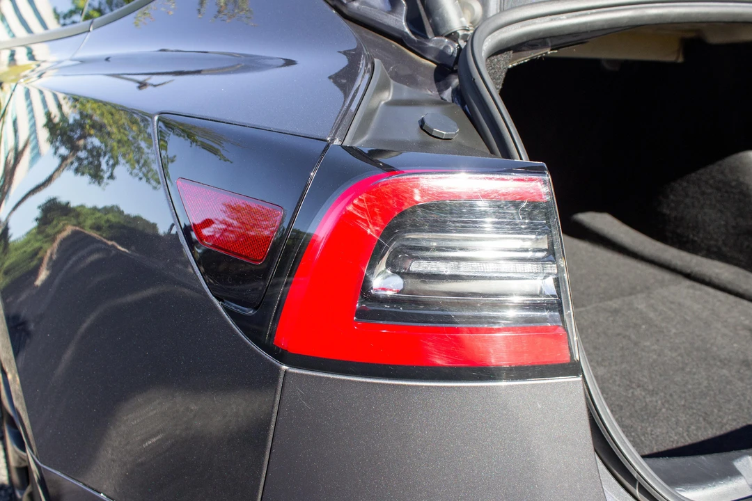 2021 Tesla Model 3 Performance - Image 11 of 31