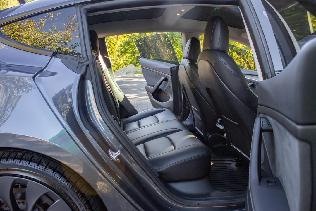2021 Tesla Model 3 Performance - Image 29 of 31
