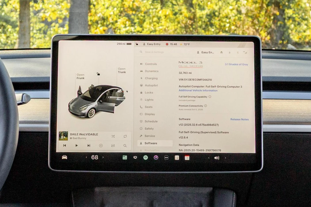 2021 Tesla Model 3 Performance - Image 25 of 31