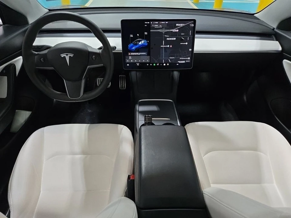 2021 Tesla Model 3 Performance - Image 8 of 9