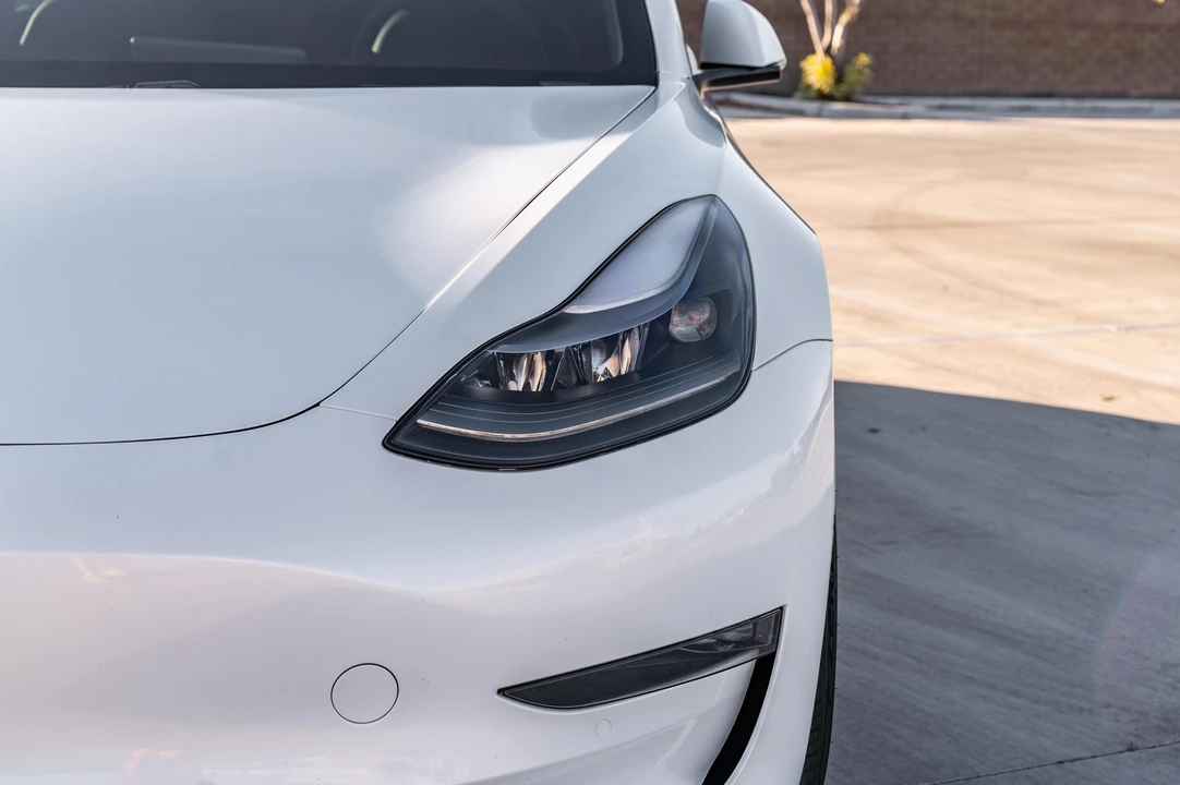 2021 Tesla Model 3 Performance - Image 14 of 31