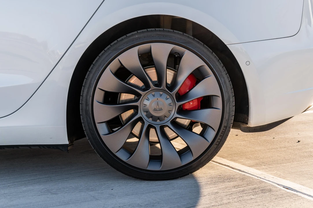 2021 Tesla Model 3 Performance - Image 24 of 31