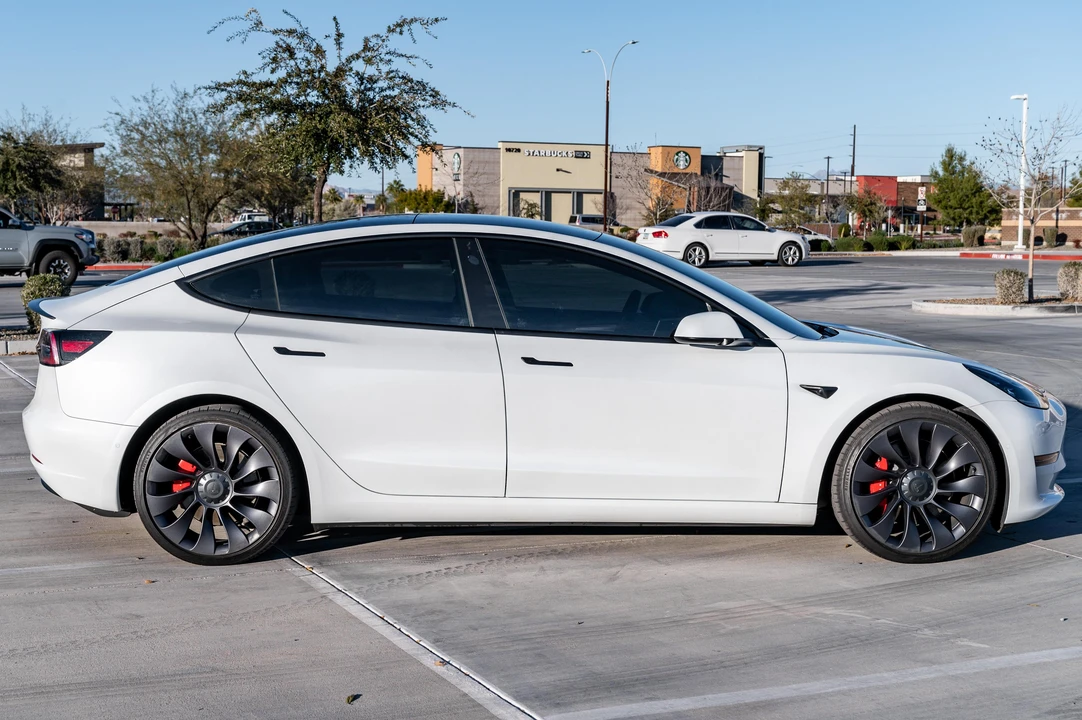 2021 Tesla Model 3 Performance - Image 8 of 31