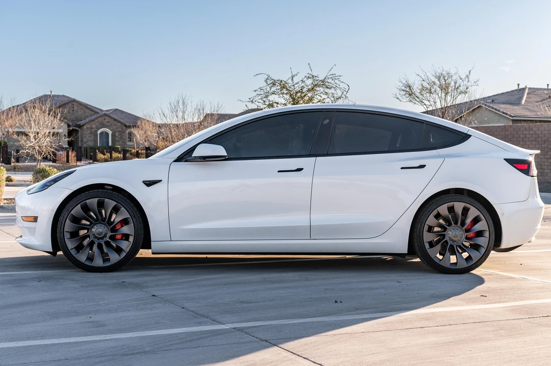 2021 Tesla Model 3 Performance - Image 3 of 31