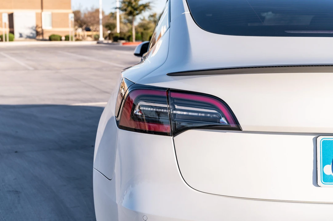 2021 Tesla Model 3 Performance - Image 18 of 31