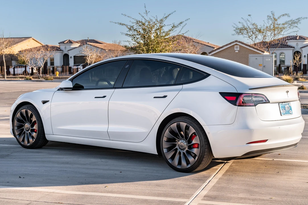 2021 Tesla Model 3 Performance - Image 7 of 31