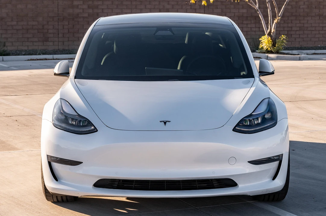 2021 Tesla Model 3 Performance - Image 2 of 31