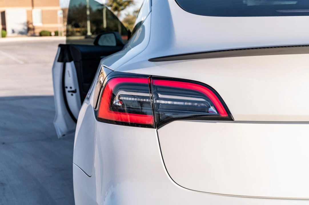 2021 Tesla Model 3 Performance - Image 19 of 31