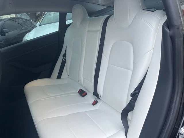 2021 Tesla Model 3 Performance - Image 17 of 21