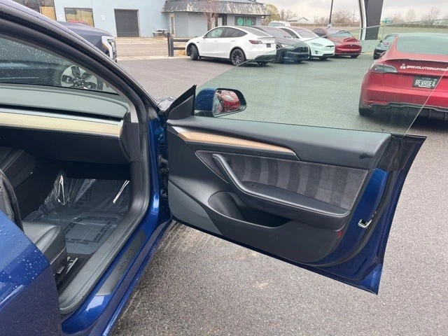 2021 Tesla Model 3 Performance - Image 19 of 21