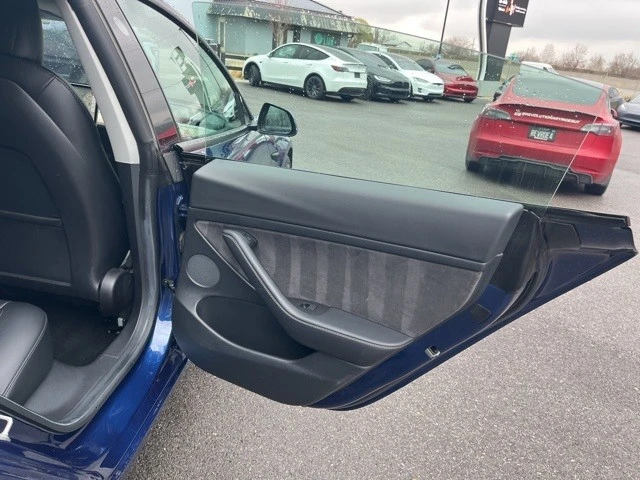2021 Tesla Model 3 Performance - Image 16 of 21