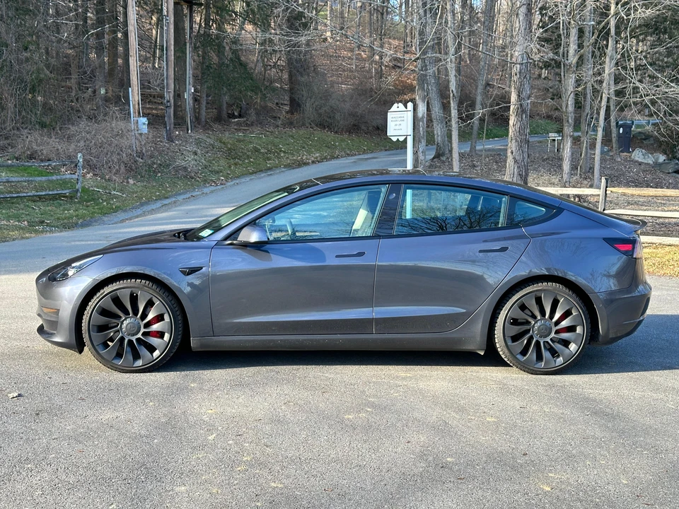 2021 Tesla Model 3 Performance - Image 9 of 31