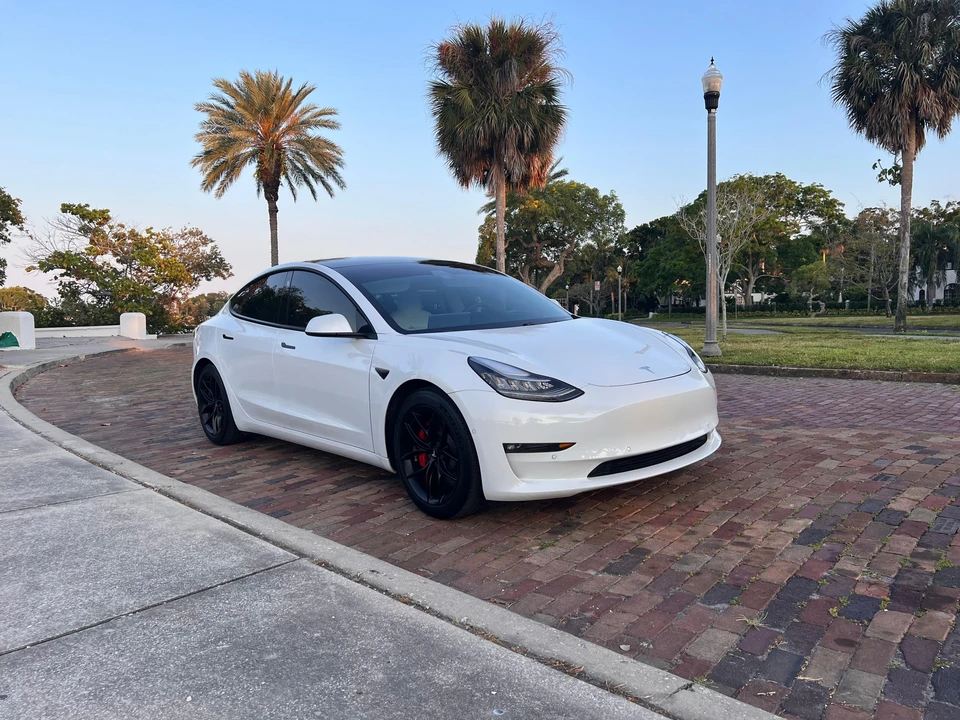 2021 Tesla Model 3 Performance - Image 11 of 31