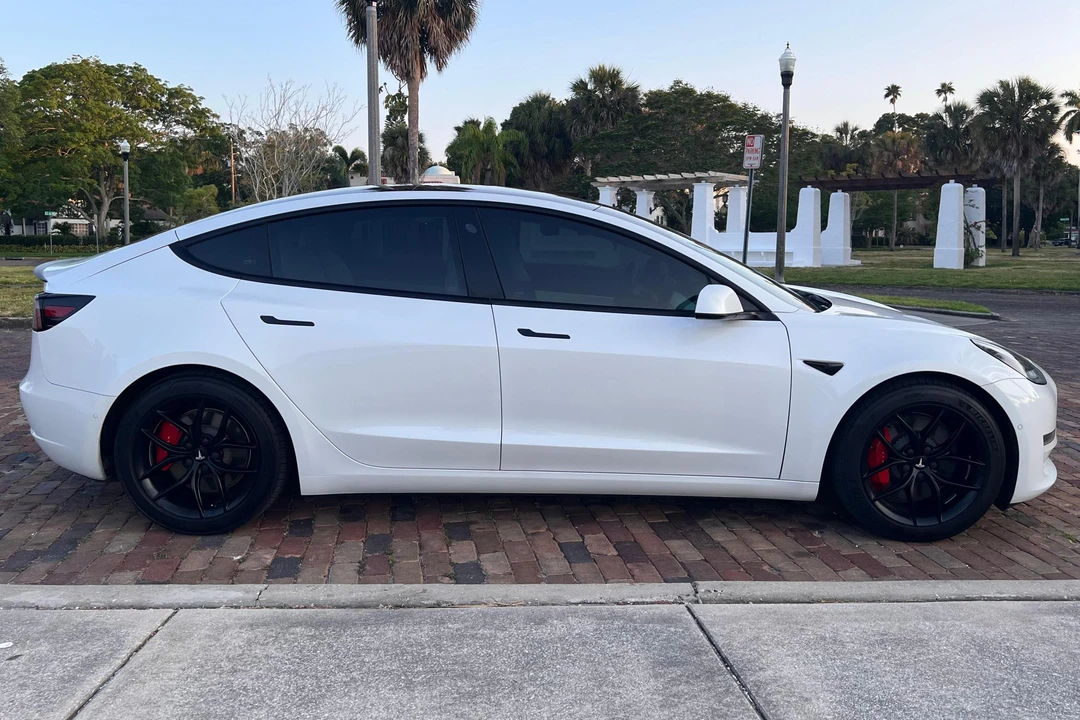 2021 Tesla Model 3 Performance - Image 3 of 31