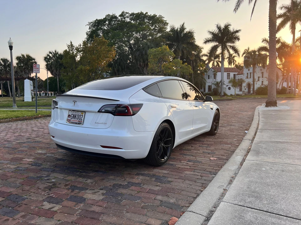 2021 Tesla Model 3 Performance - Image 10 of 31