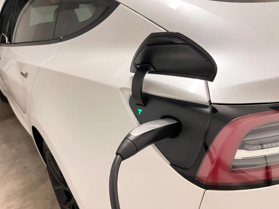 2021 Tesla Model 3 Performance - Image 29 of 31