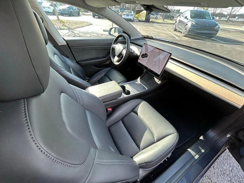 2021 Tesla Model 3 Performance - Image 13 of 17