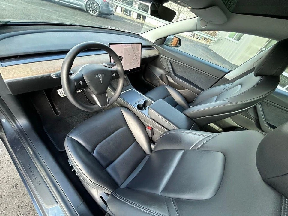 2021 Tesla Model 3 Performance - Image 15 of 17
