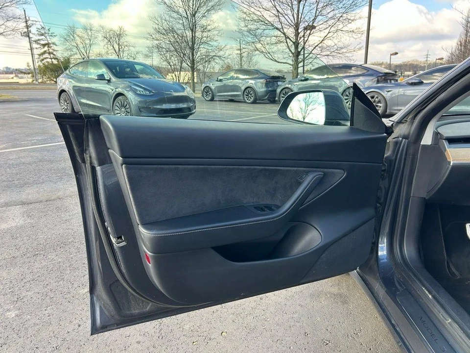 2021 Tesla Model 3 Performance - Image 14 of 17