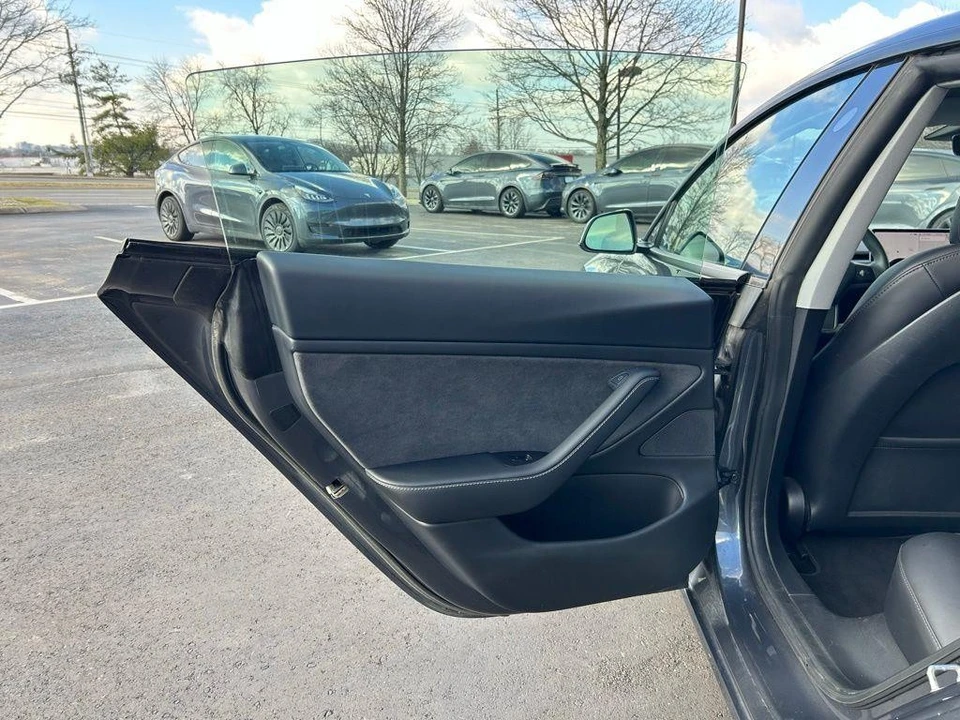 2021 Tesla Model 3 Performance - Image 10 of 17
