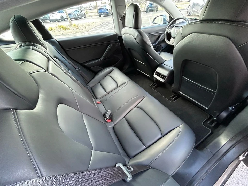 2021 Tesla Model 3 Performance - Image 9 of 17