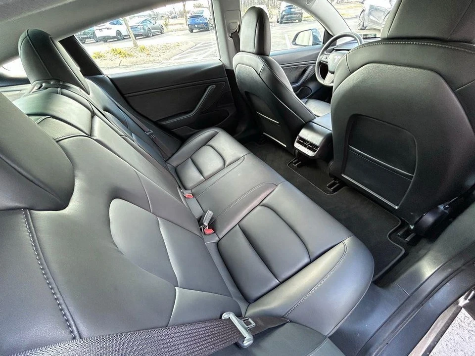 2021 Tesla Model 3 Performance - Image 9 of 17