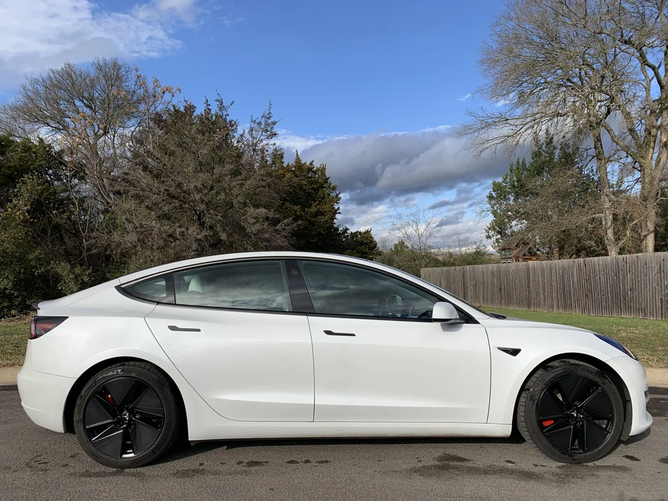 2021 Tesla Model 3 Performance - Image 15 of 31