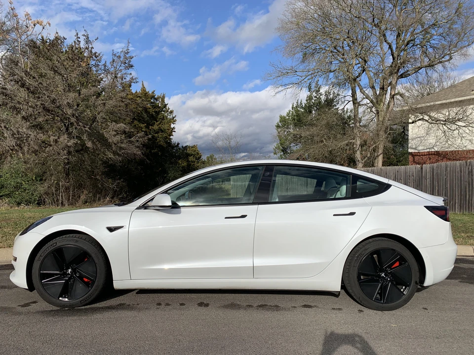 2021 Tesla Model 3 Performance - Image 9 of 31
