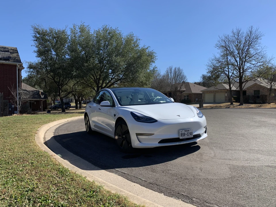 2021 Tesla Model 3 Performance - Image 17 of 31