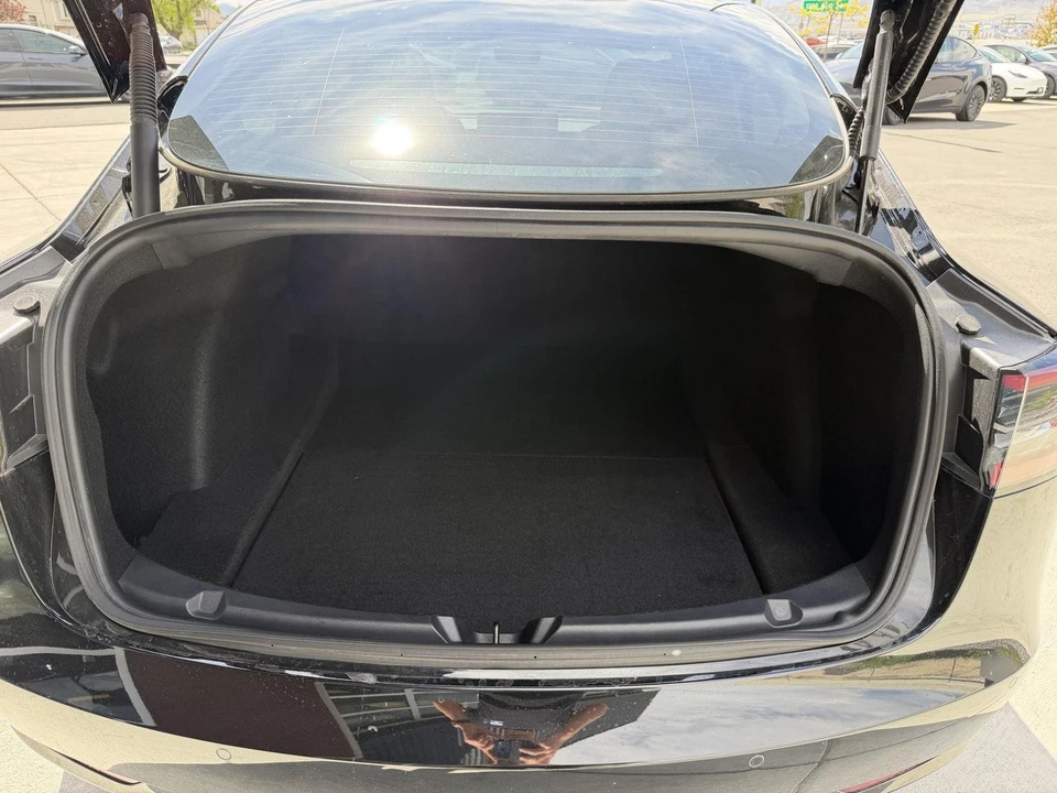 2021 Tesla Model 3 Performance - Image 17 of 21