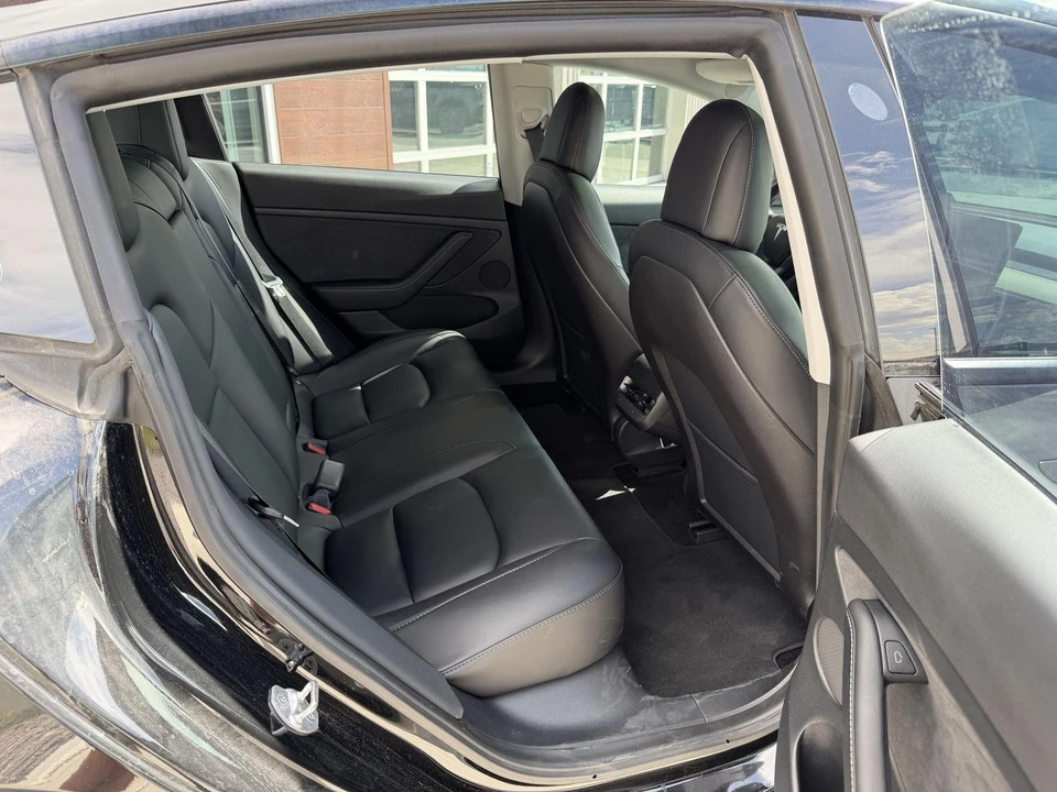 2021 Tesla Model 3 Performance - Image 19 of 21