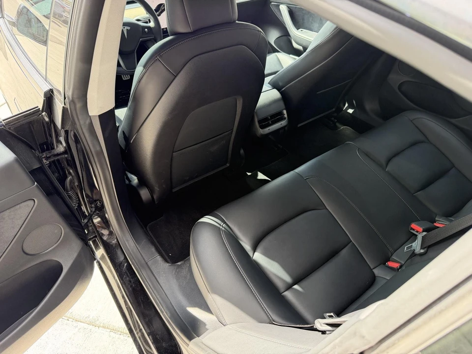 2021 Tesla Model 3 Performance - Image 16 of 21
