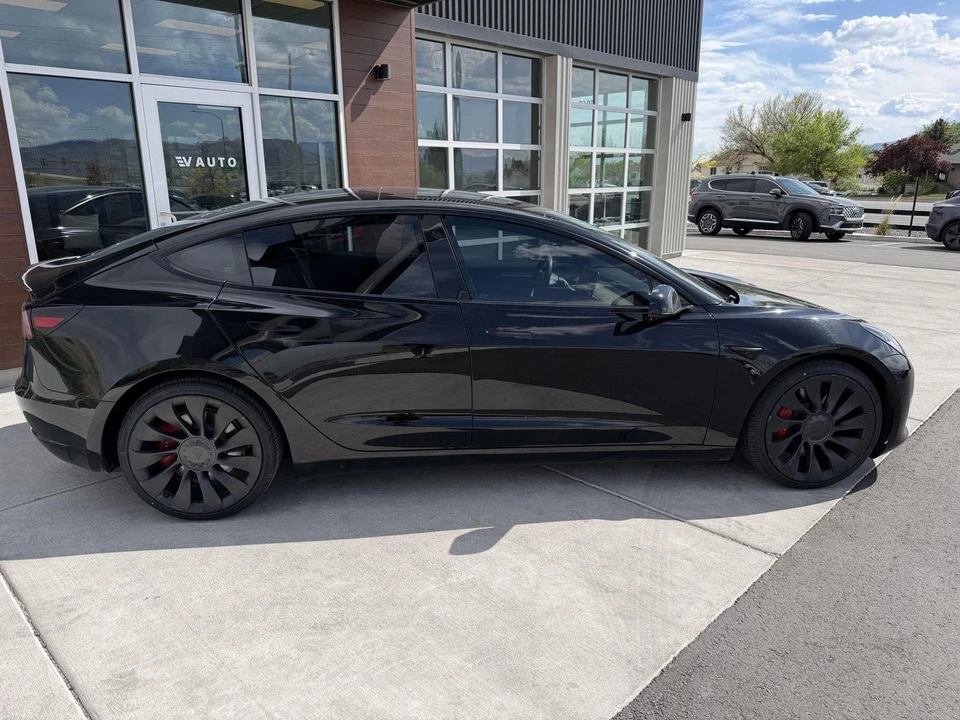 2021 Tesla Model 3 Performance - Image 9 of 21