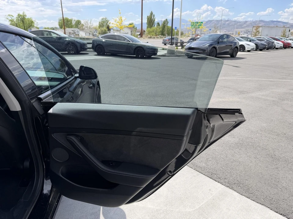 2021 Tesla Model 3 Performance - Image 18 of 21