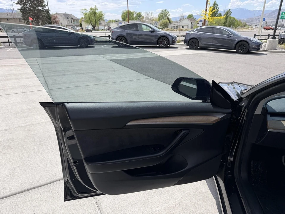 2021 Tesla Model 3 Performance - Image 11 of 21